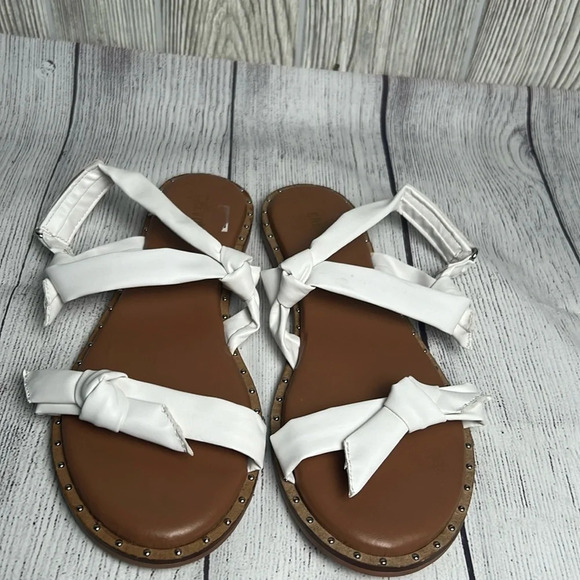 Buckle sandals size 8 - Picture 1 of 5